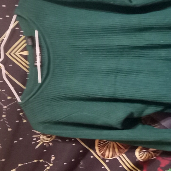 Ribbed Dark Green Sweater - Picture 2 of 3